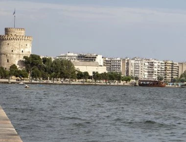 Ολοκληρώθηκε η επιχείρηση αποκόλλησης του πλοίου στο Θερμαϊκό